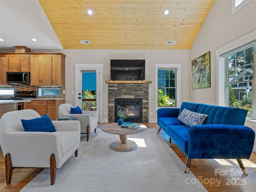 18 Destination Drive, Asheville, NC 28806.  MLS# CAR4305303, YatesRealty ID 10515. 