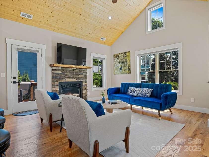 18 Destination Drive, Asheville, NC 28806.  MLS# CAR4305303, YatesRealty ID 10515. 