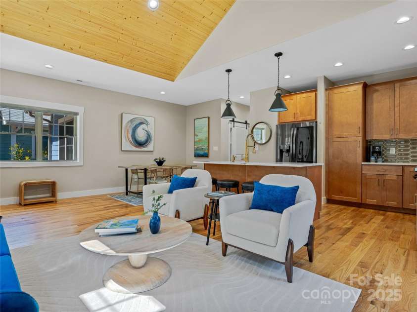18 Destination Drive, Asheville, NC 28806.  MLS# CAR4305303, YatesRealty ID 10515. 