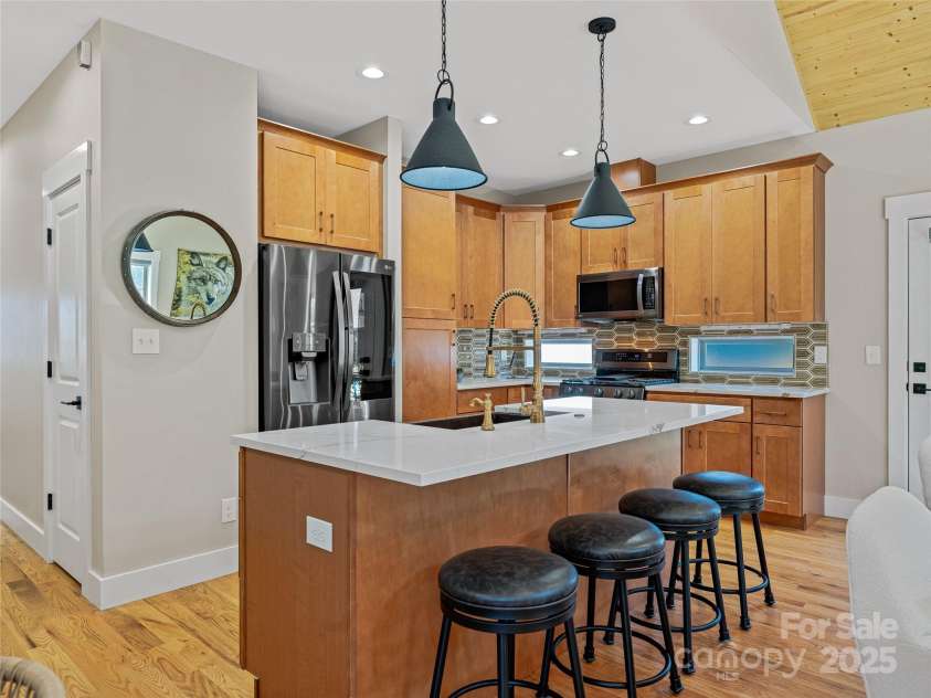 18 Destination Drive, Asheville, NC 28806.  MLS# CAR4305303, YatesRealty ID 10515. 