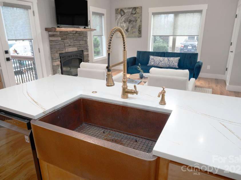 18 Destination Drive, Asheville, NC 28806.  MLS# CAR4305303, YatesRealty ID 10515. 