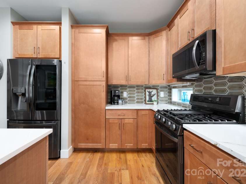 18 Destination Drive, Asheville, NC 28806.  MLS# CAR4305303, YatesRealty ID 10515. 
