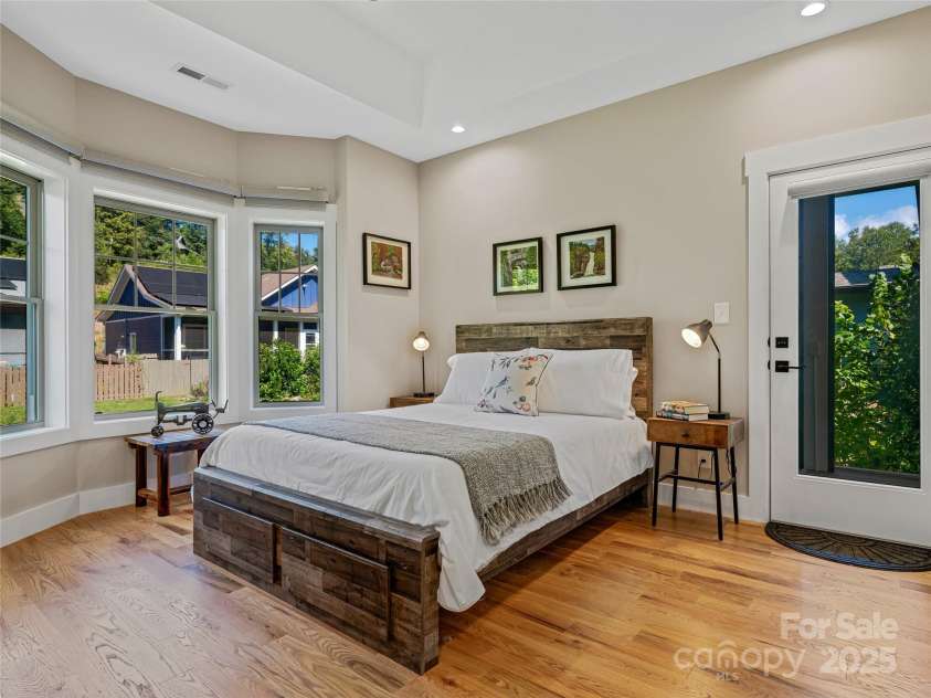 18 Destination Drive, Asheville, NC 28806.  MLS# CAR4305303, YatesRealty ID 10515. 
