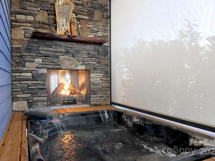 18 Destination Drive, Asheville, NC 28806.  MLS# CAR4305303, YatesRealty ID 10515. 