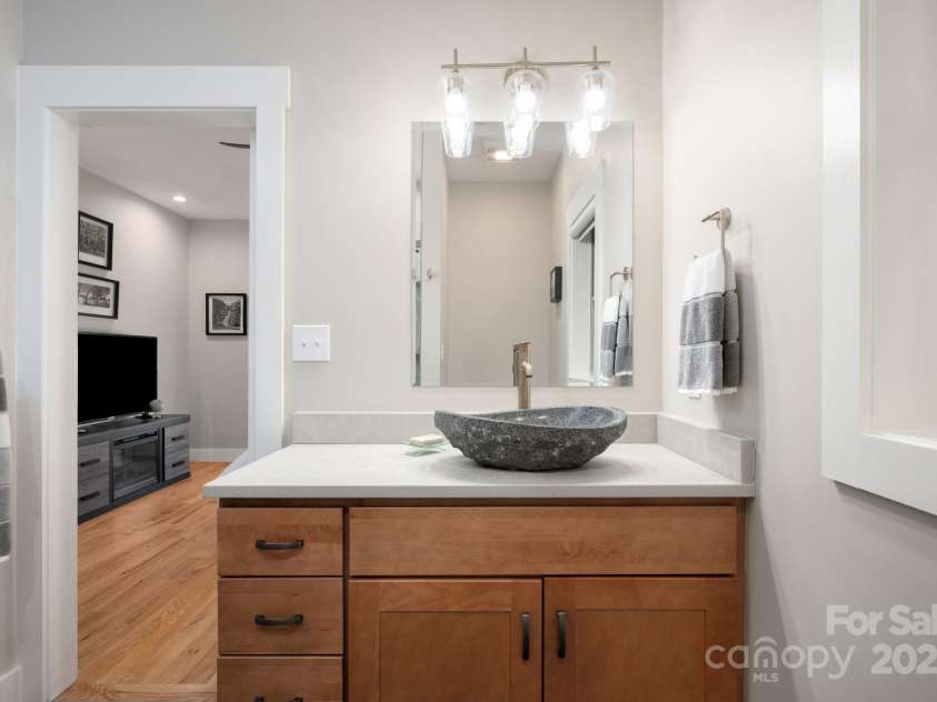 18 Destination Drive, Asheville, NC 28806.  MLS# CAR4305303, YatesRealty ID 10515. 
