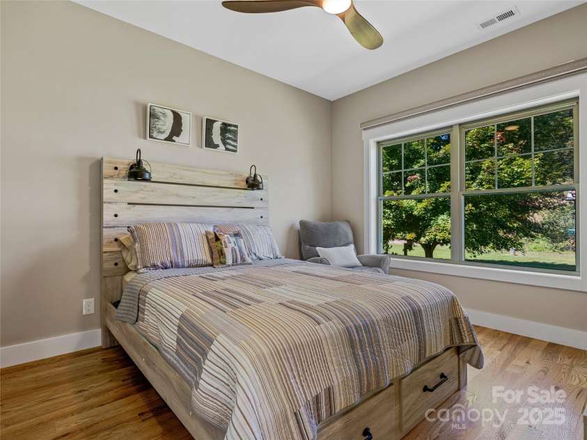 18 Destination Drive, Asheville, NC 28806.  MLS# CAR4305303, YatesRealty ID 10515. 