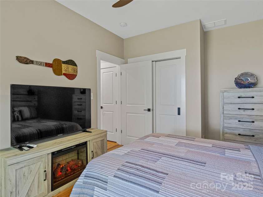 18 Destination Drive, Asheville, NC 28806.  MLS# CAR4305303, YatesRealty ID 10515. 