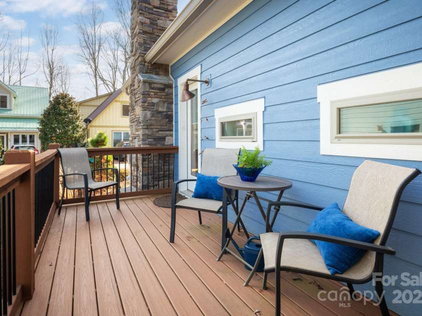 18 Destination Drive, Asheville, NC 28806.  MLS# CAR4305303, YatesRealty ID 10515. 