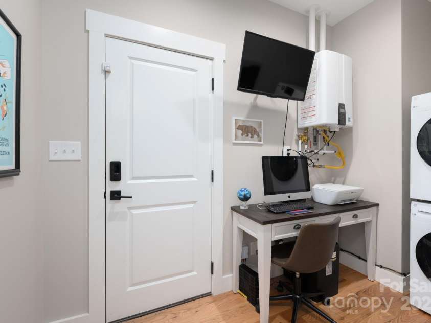 18 Destination Drive, Asheville, NC 28806.  MLS# CAR4305303, YatesRealty ID 10515. 