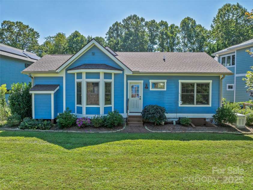 18 Destination Drive, Asheville, NC 28806.  MLS# CAR4305303, YatesRealty ID 10515. 