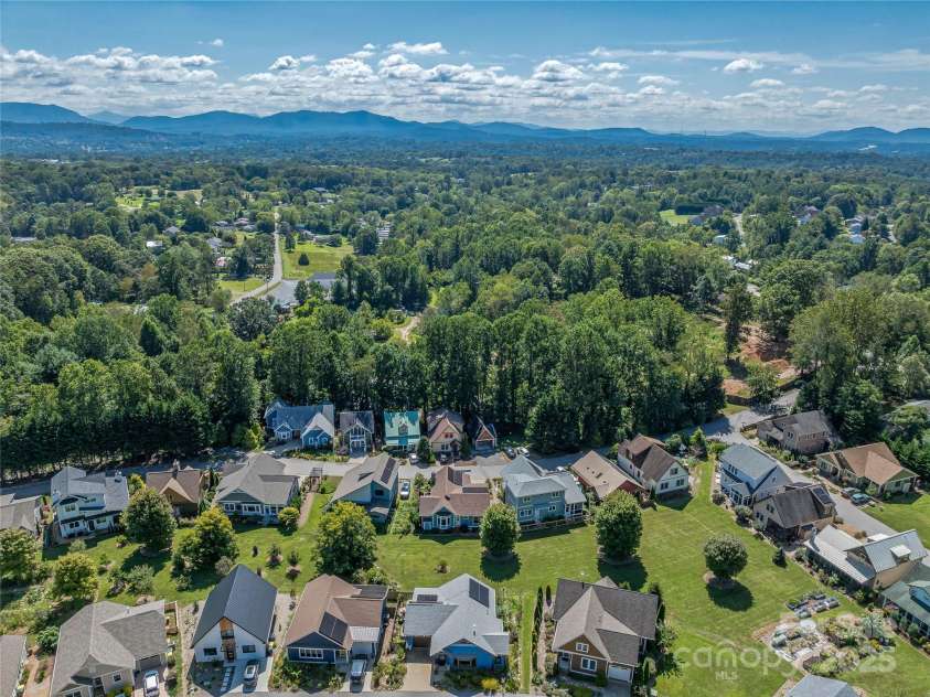 18 Destination Drive, Asheville, NC 28806.  MLS# CAR4305303, YatesRealty ID 10515. 