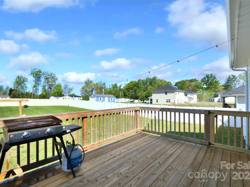 221 Mountain Island Drive, Statesville, NC 28677.  MLS# CAR4244887, YatesRealty ID 10516. 