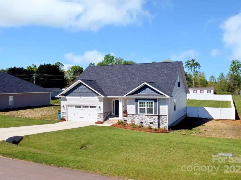 221 Mountain Island Drive, Statesville, NC 28677.  MLS# CAR4244887, YatesRealty ID 10516. 