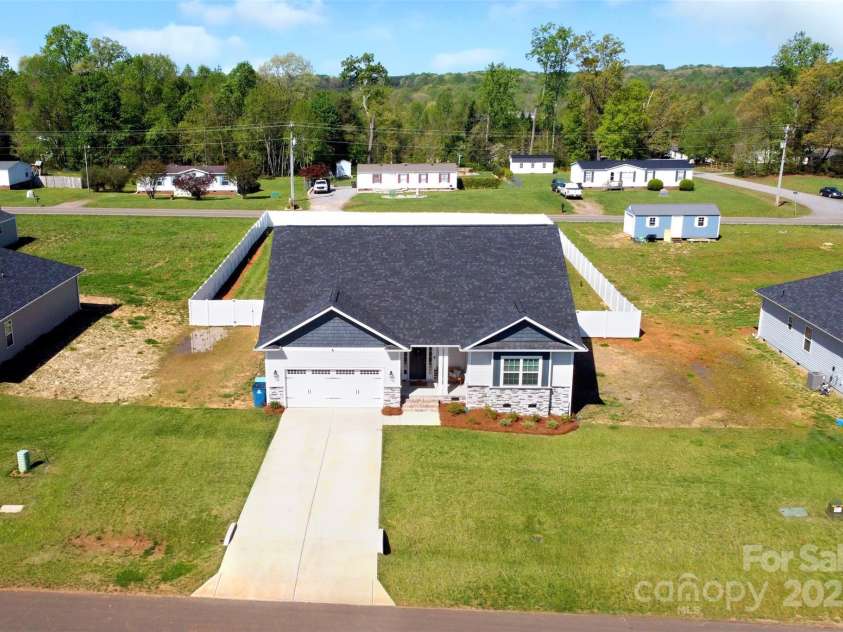 221 Mountain Island Drive, Statesville, NC 28677.  MLS# CAR4244887, YatesRealty ID 10516. 