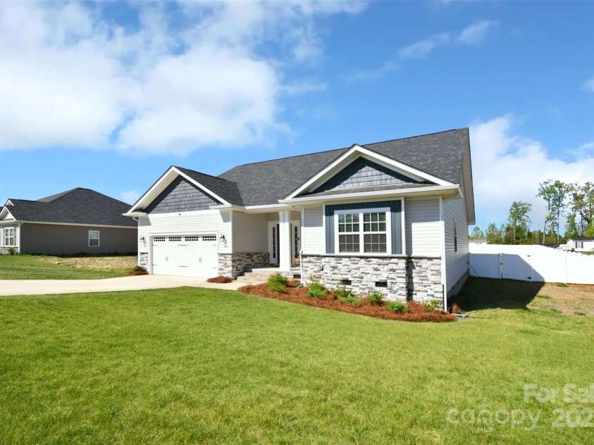 221 Mountain Island Drive, Statesville, NC 28677.  MLS# CAR4244887, YatesRealty ID 10516. 