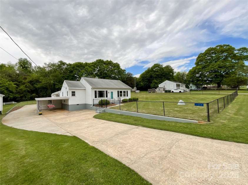 109 Georgia Belle Avenue, Belmont, NC 28012.  MLS# CAR4247616, YatesRealty ID 10517. 