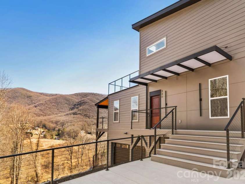 331 Silent Forest Drive, Canton, NC 28716.  MLS# CAR4314878, YatesRealty ID 10517. 
