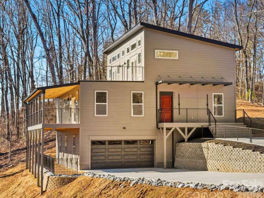 331 Silent Forest Drive, Canton, NC 28716.  MLS# CAR4314878, YatesRealty ID 10517. 
