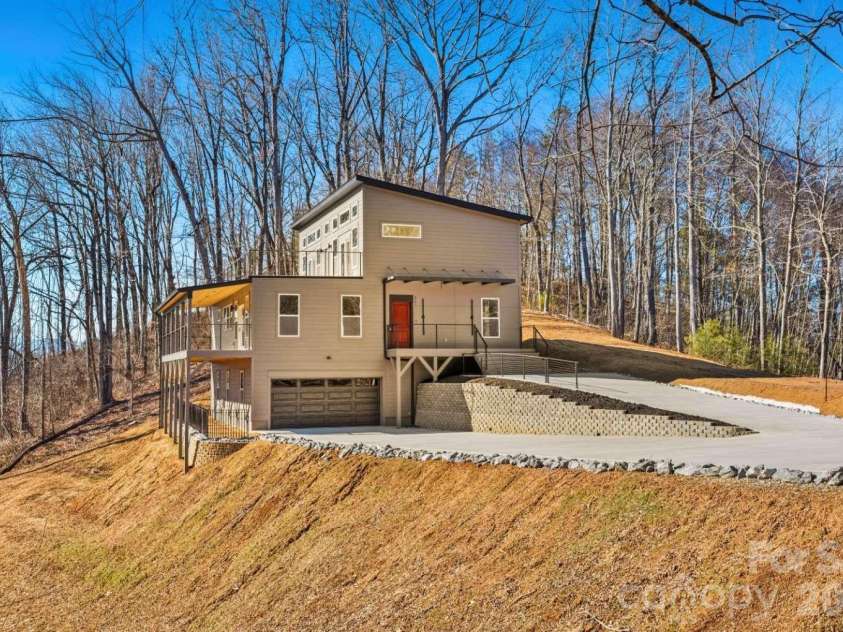 331 Silent Forest Drive, Canton, NC 28716.  MLS# CAR4314878, YatesRealty ID 10517. 