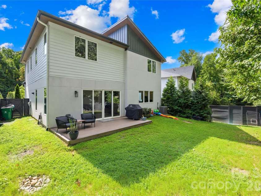 1627 Rama Road, Charlotte, NC 28211.  MLS# CAR4287612, YatesRealty ID 10519. 