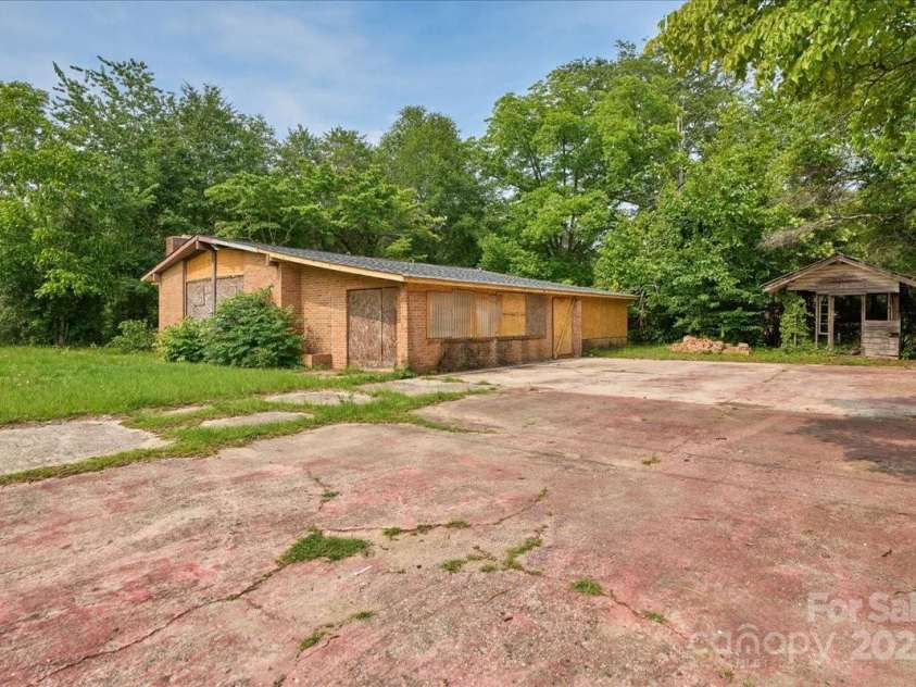 714 Pine Street, Hamlet, NC 28345.  MLS# CAR4267814, YatesRealty ID 10519. 