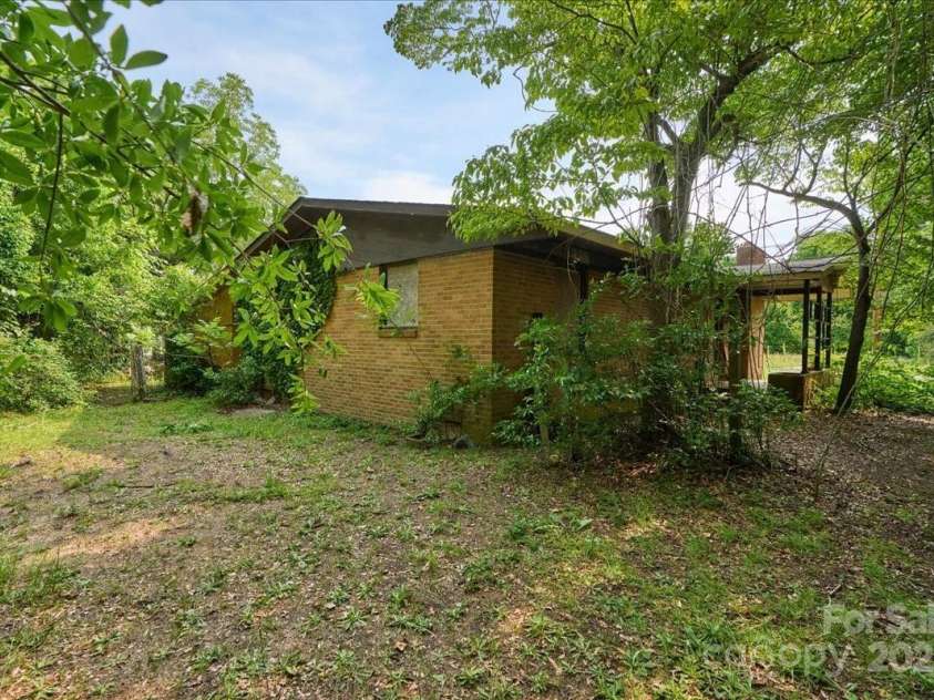 714 Pine Street, Hamlet, NC 28345.  MLS# CAR4267814, YatesRealty ID 10519. 