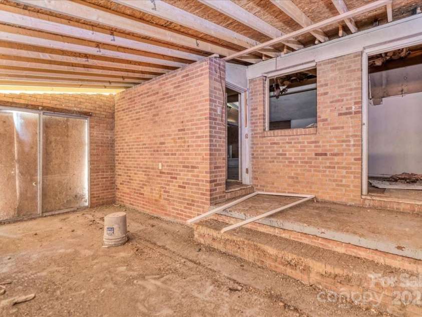 714 Pine Street, Hamlet, NC 28345.  MLS# CAR4267814, YatesRealty ID 10519. 