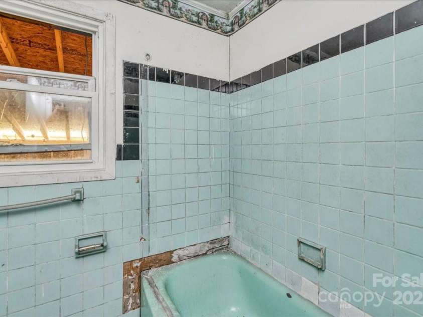 714 Pine Street, Hamlet, NC 28345.  MLS# CAR4267814, YatesRealty ID 10519. 