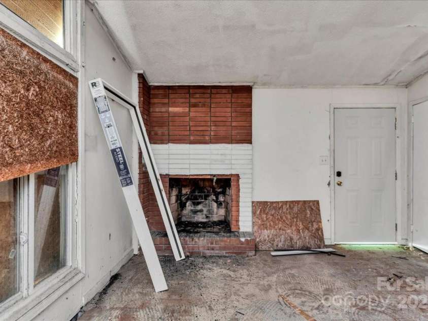 714 Pine Street, Hamlet, NC 28345.  MLS# CAR4267814, YatesRealty ID 10519. Living room