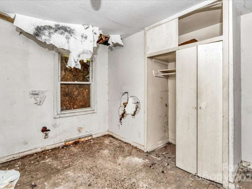 714 Pine Street, Hamlet, NC 28345.  MLS# CAR4267814, YatesRealty ID 10519. Main bedroom