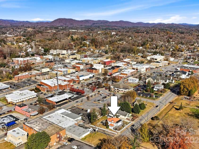 1010 College Avenue, Lenoir, NC 28645.  MLS# CAR4322808, YatesRealty ID 1052. 