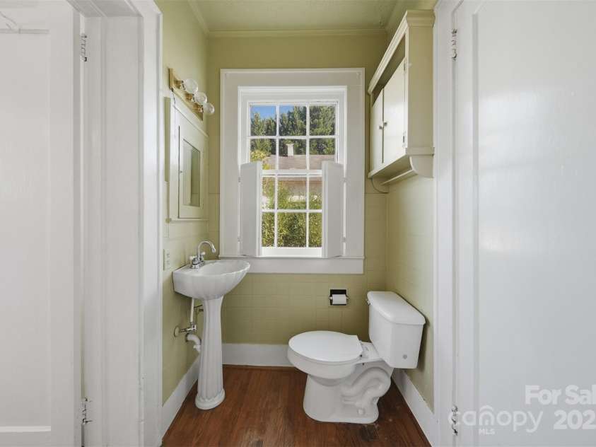 1010 College Avenue, Lenoir, NC 28645.  MLS# CAR4322808, YatesRealty ID 1052. 