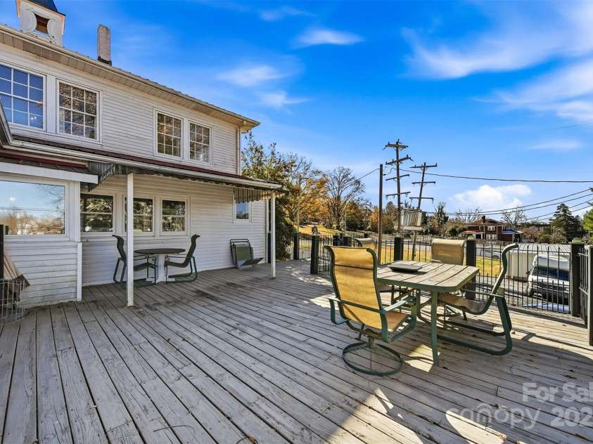 1010 College Avenue, Lenoir, NC 28645.  MLS# CAR4322808, YatesRealty ID 1052. 