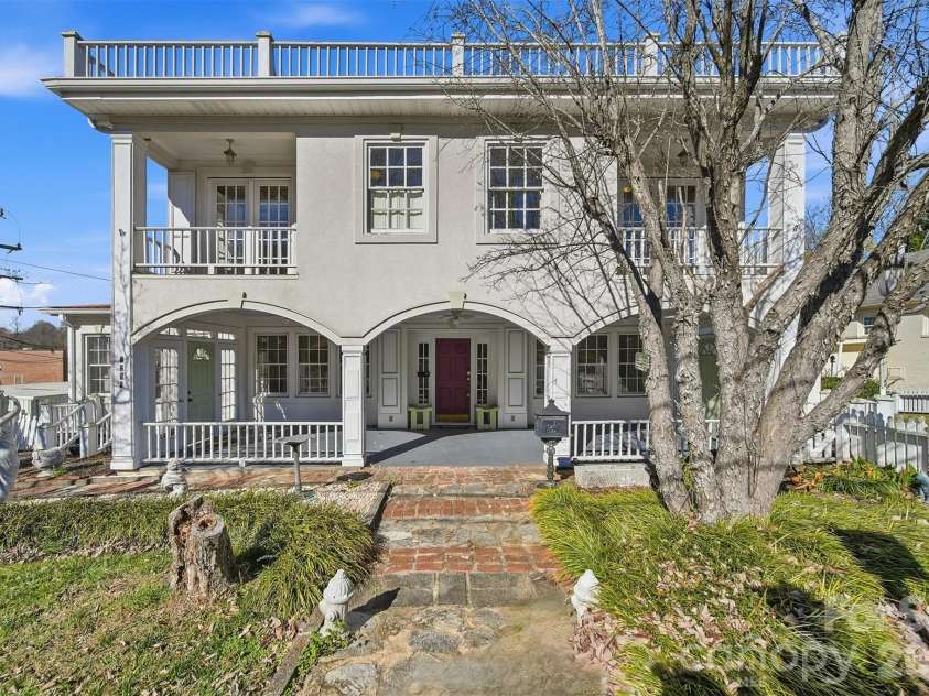 1010 College Avenue, Lenoir, NC 28645.  MLS# CAR4381290, YatesRealty ID 1052. 