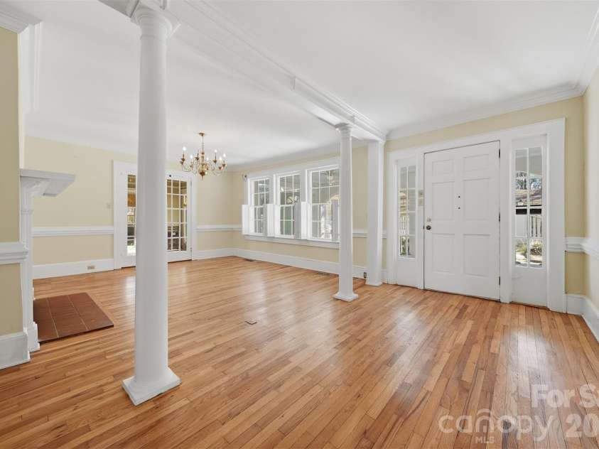 1010 College Avenue, Lenoir, NC 28645.  MLS# CAR4381290, YatesRealty ID 1052. 