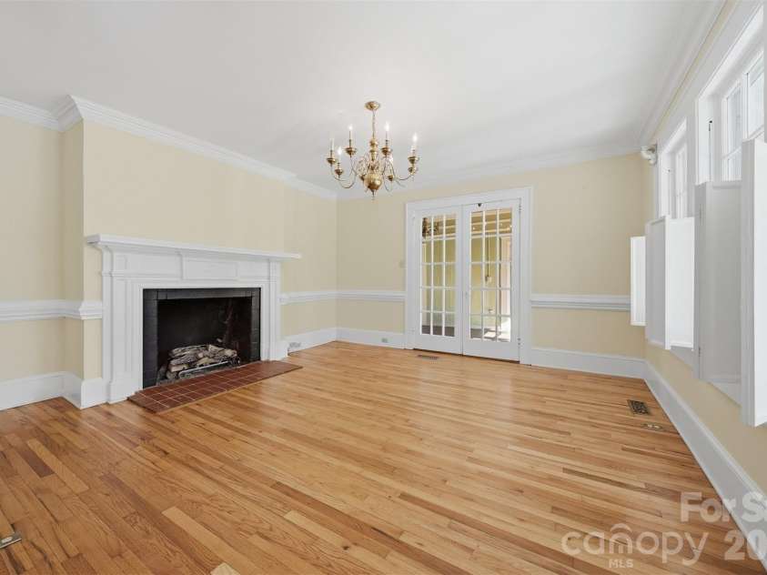 1010 College Avenue, Lenoir, NC 28645.  MLS# CAR4381290, YatesRealty ID 1052. 