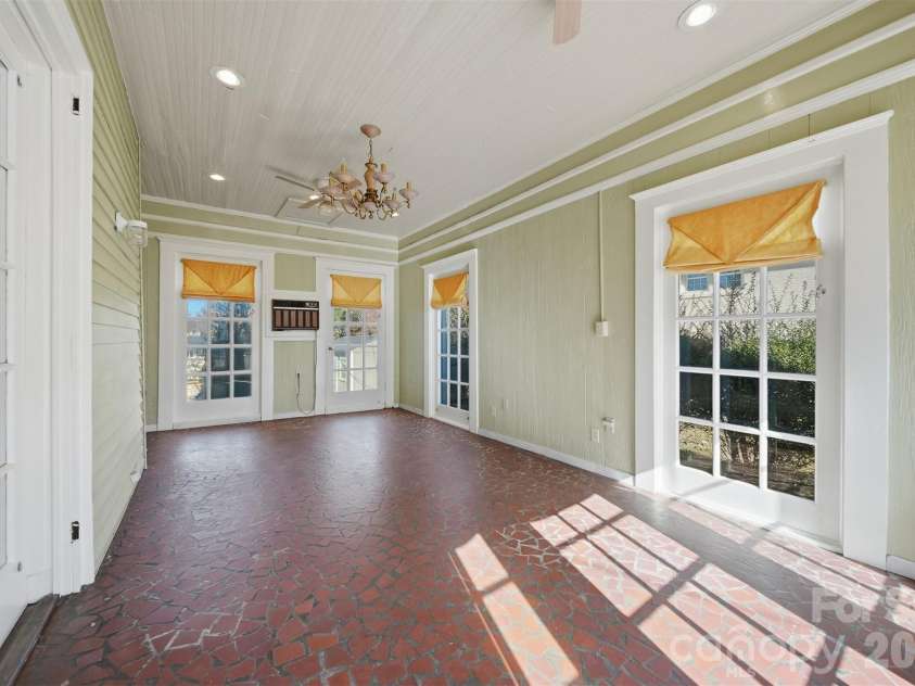 1010 College Avenue, Lenoir, NC 28645.  MLS# CAR4381290, YatesRealty ID 1052. 