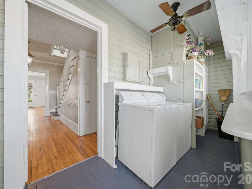 1010 College Avenue, Lenoir, NC 28645.  MLS# CAR4381290, YatesRealty ID 1052. 