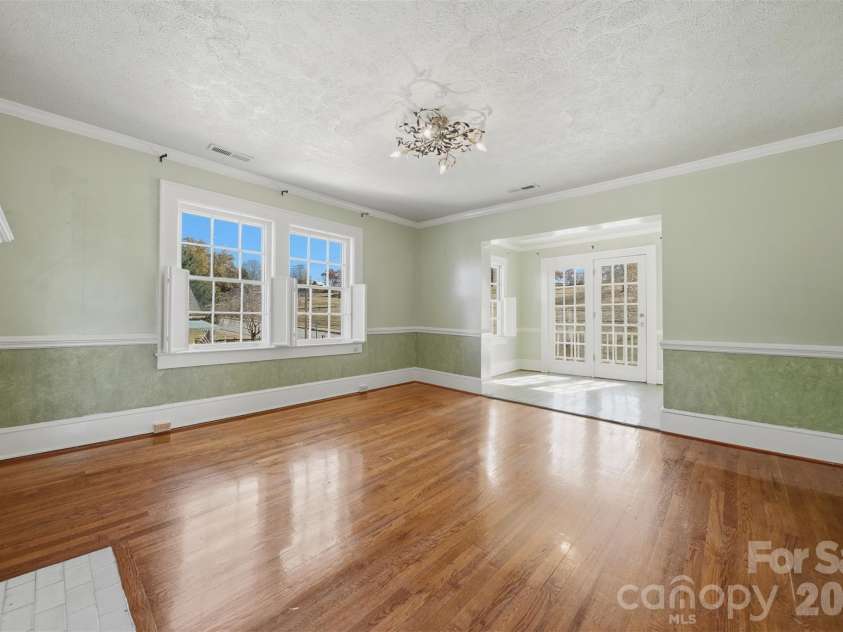 1010 College Avenue, Lenoir, NC 28645.  MLS# CAR4381290, YatesRealty ID 1052. 