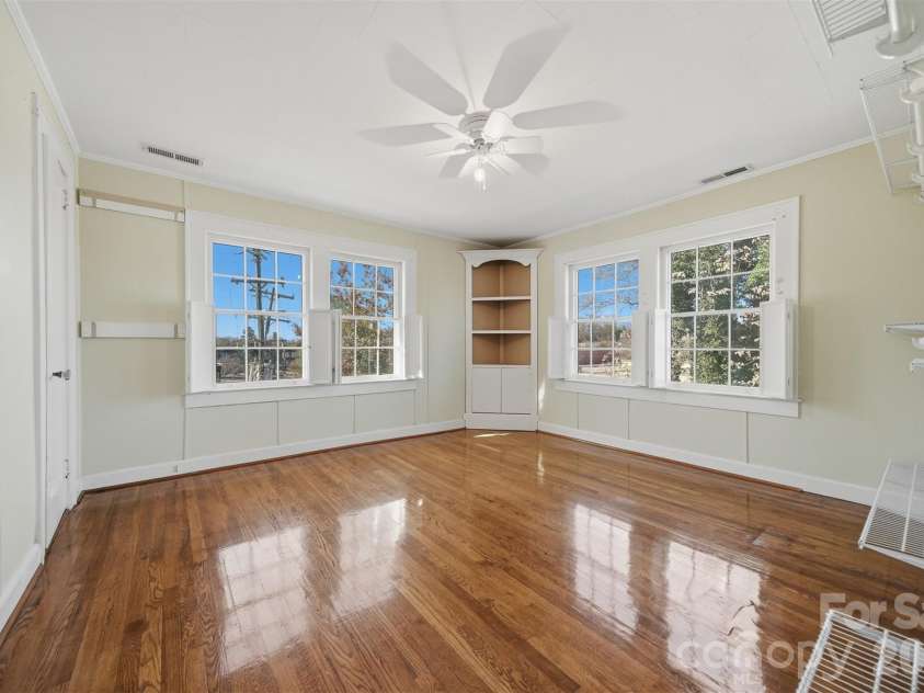 1010 College Avenue, Lenoir, NC 28645.  MLS# CAR4381290, YatesRealty ID 1052. 