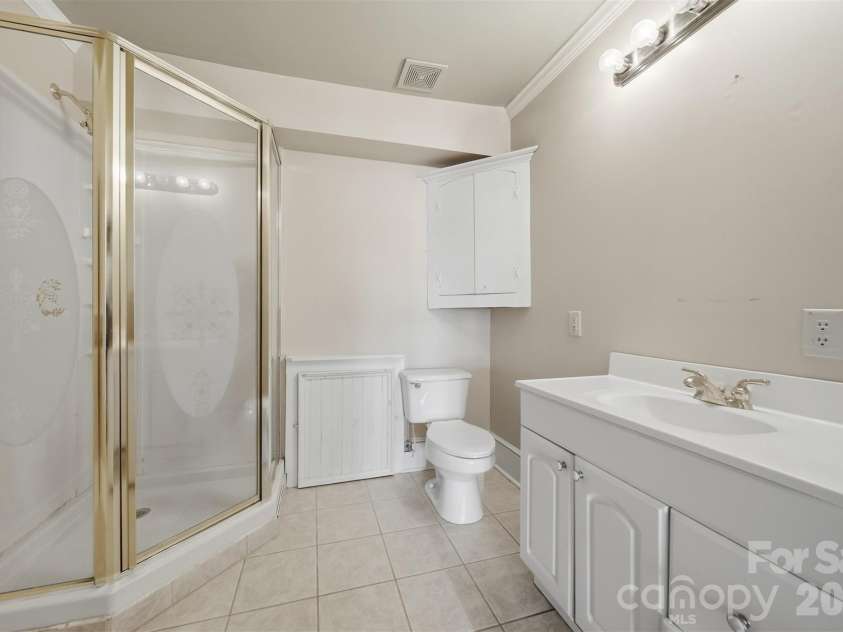 1010 College Avenue, Lenoir, NC 28645.  MLS# CAR4381290, YatesRealty ID 1052. 