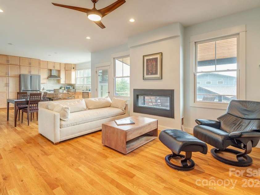 406 Kessler Place, Asheville, NC 28804.  MLS# CAR4172297, YatesRealty ID 1052. Custom see through fireplace. Views, views, views!