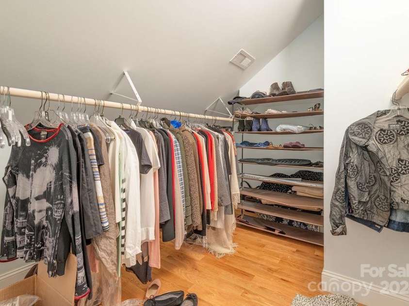 406 Kessler Place, Asheville, NC 28804.  MLS# CAR4172297, YatesRealty ID 1052. Immense space in this primary bedroom.