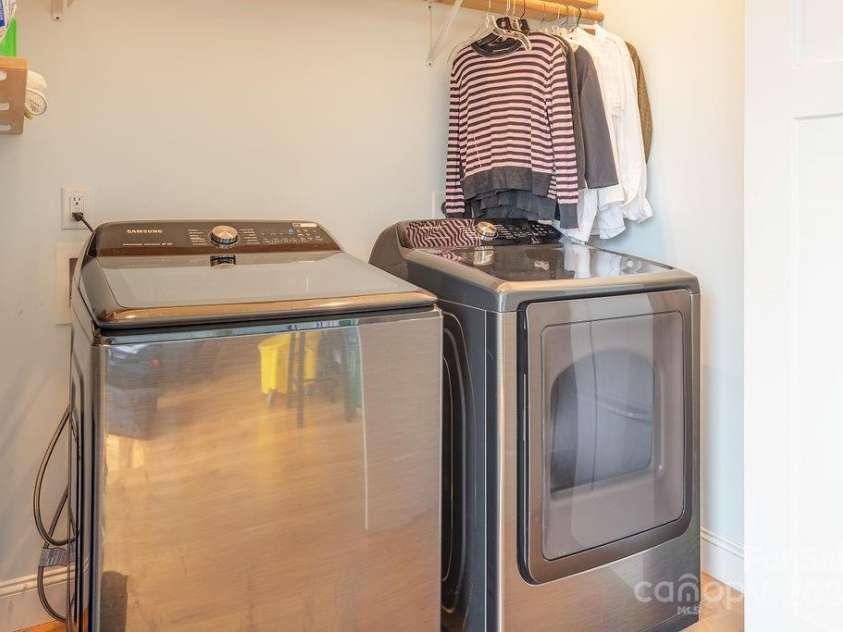 406 Kessler Place, Asheville, NC 28804.  MLS# CAR4172297, YatesRealty ID 1052. Secondary Laundry Room Located on the Third Floor.