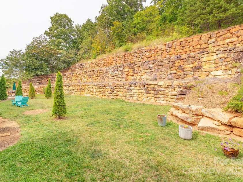 406 Kessler Place, Asheville, NC 28804.  MLS# CAR4172297, YatesRealty ID 1052. The perfect amount of space! Stonework is remarkable.