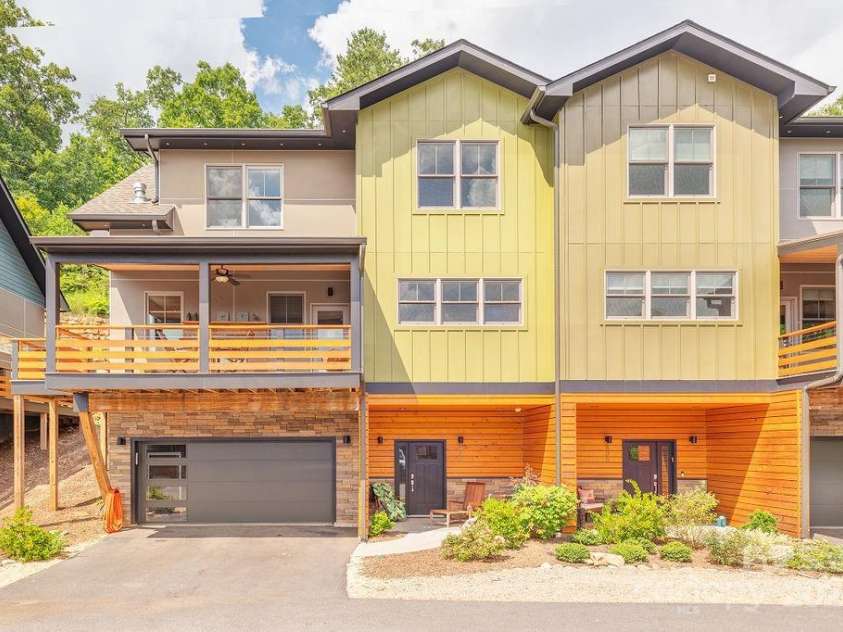 406 Kessler Place, Asheville, NC 28804.  MLS# CAR4172297, YatesRealty ID 1052. Welcome to 406 Kessler Place!