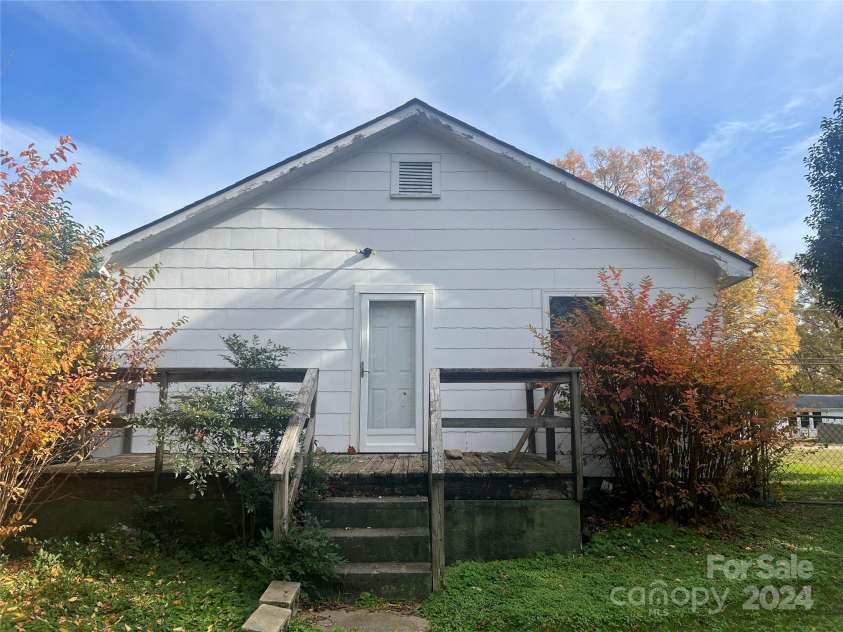 707 7th Street, Spencer, NC 28159.  MLS# CAR4204240, YatesRealty ID 1052. Rear Deck, Please be careful on the deck