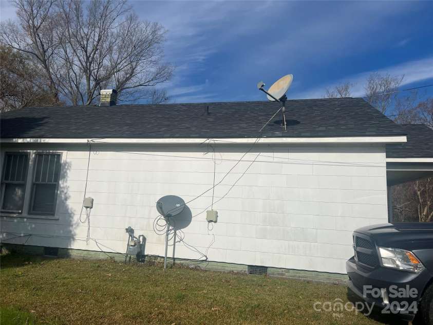 707 7th Street, Spencer, NC 28159.  MLS# CAR4204240, YatesRealty ID 1052. Side view of the home