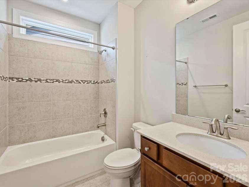10404 Superb Lane, Charlotte, NC 28215.  MLS# CAR4365905, YatesRealty ID 10520. 2nd bathroom