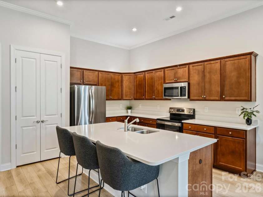 10404 Superb Lane, Charlotte, NC 28215.  MLS# CAR4365905, YatesRealty ID 10520. 